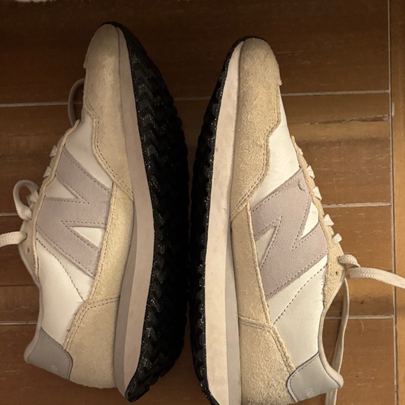 New Balance 237s Cream and White Casual Sneakers - Picture 3 of 4